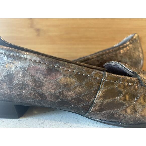 Clarks Everyday Women’s Loafers 7.5M Brown Leather Metallic Faux Snakeskin - Picture 2 of 14